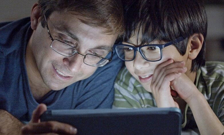 behind the screen stories